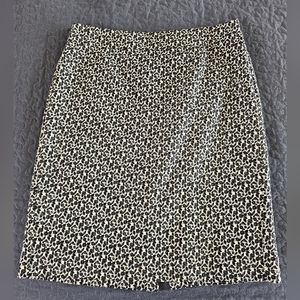 Ann Taylor lightweight Pencil Skirt size 8